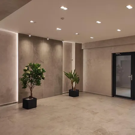 Seven 7 Apartment